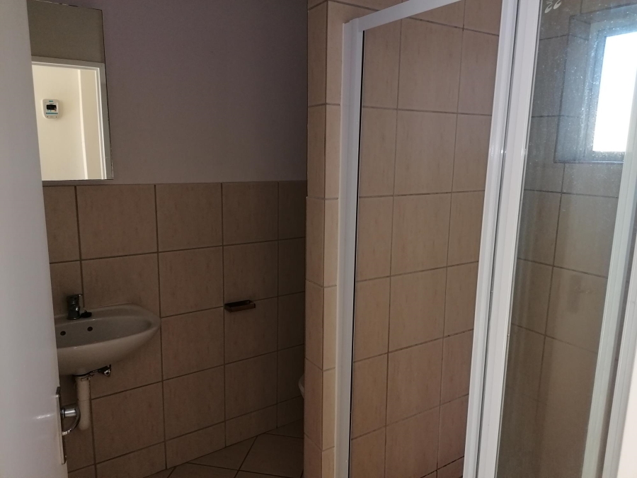 To Let 2 Bedroom Property for Rent in Buh Rein Estate Western Cape